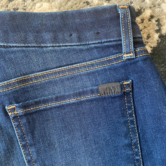 Jen 7 // 7 For All Mankind Mid Shorts - Picture 8 of 8